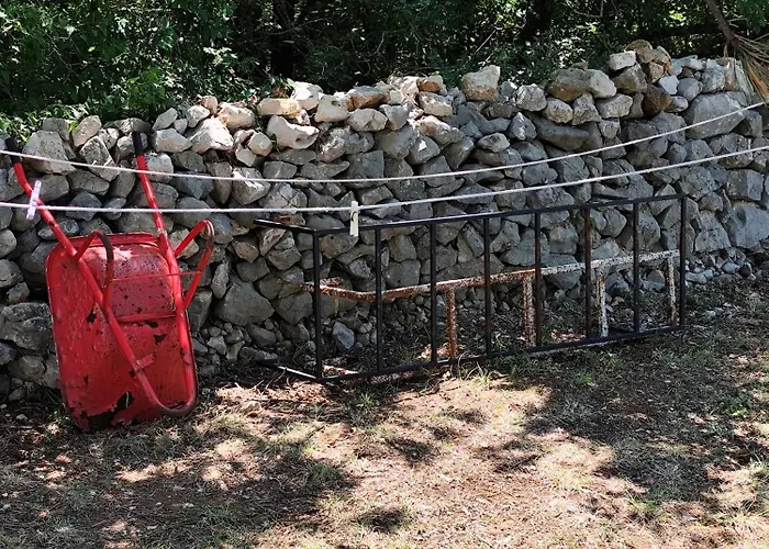 Rare Find! Dogs Welcome Secluded Comfy House Krk 度假居 *